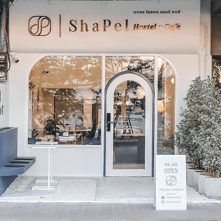 Shapel Hostel And Cafe Chiang Mai Bagian luar foto