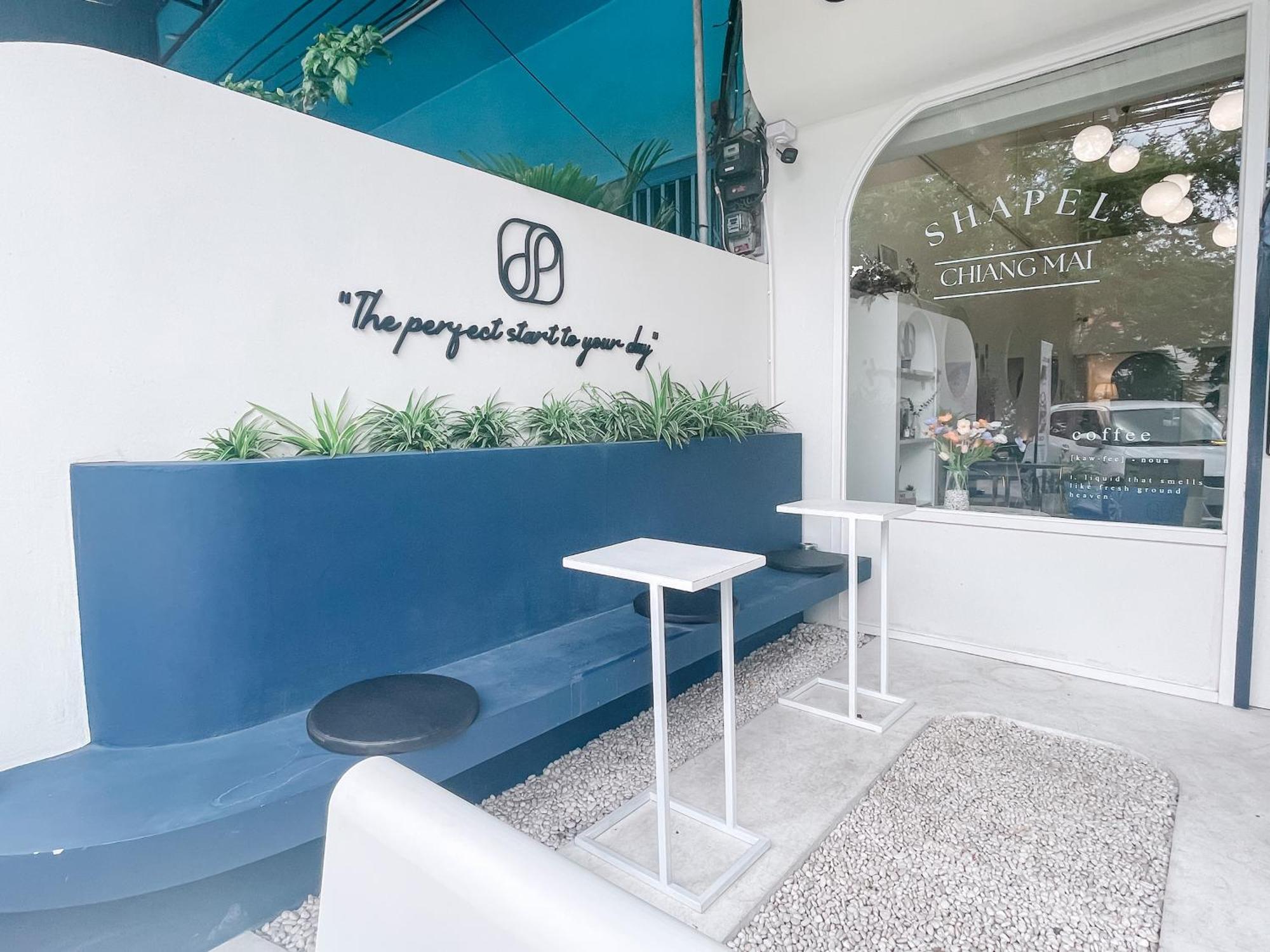 Shapel Hostel And Cafe Chiang Mai Bagian luar foto